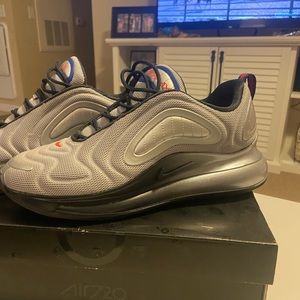 Mens Nike Air Max 270 size 9